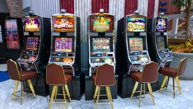 Slot game selection screen showing Aviator, Sweet Bonanza, and Gates of Olympus